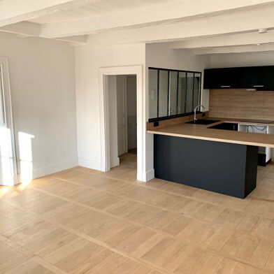 Appartement 3 pièces 870 €