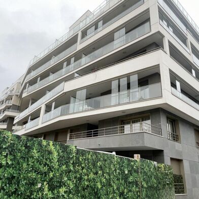 Appartement 4 pièces 2228 €