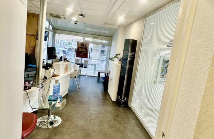 A LOUER-LOCAL COMMERCIAL 96M2- BEZIERS — photo 3