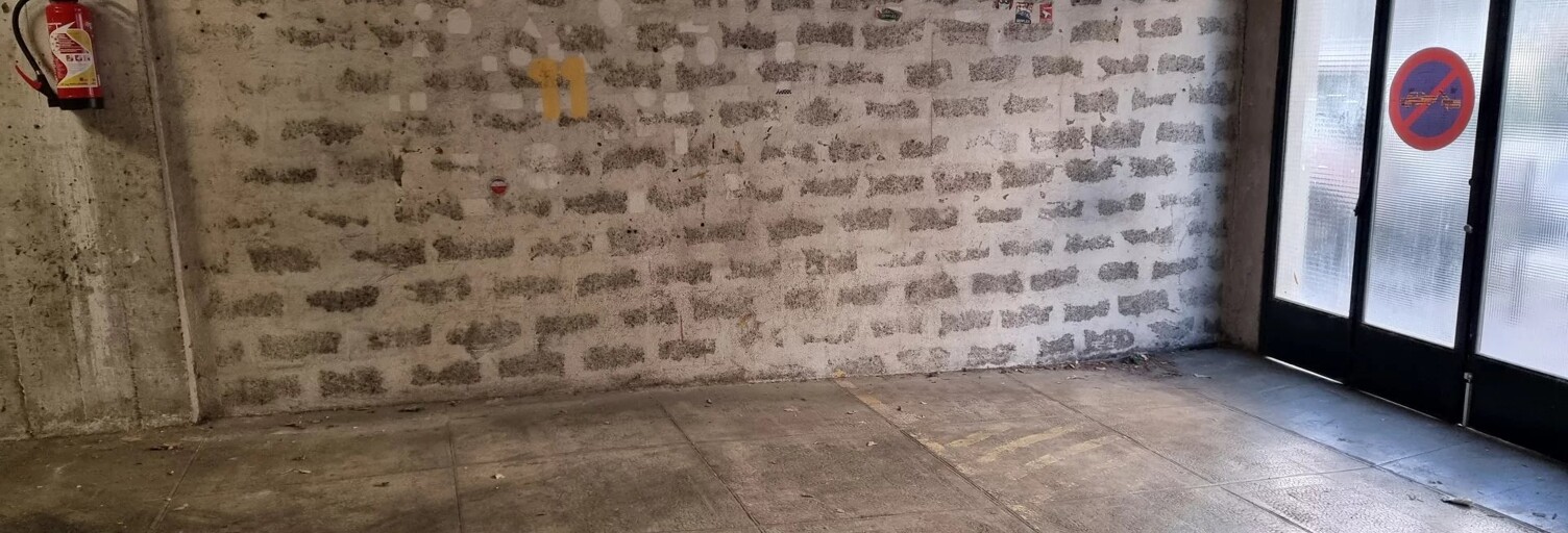 Garage   m² à louer à Nice (06100)