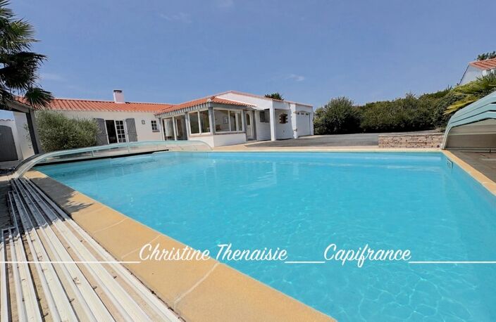 Maison à vendre 5 pièces - Plain-Pied - 3 chambres - 2 salles d'eau - 3 wc - Piscine couverte - 2 garages SAINT HILAIRE DE RIEZ (85) — photo 4