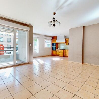 Appartement 3 pièces 921 €