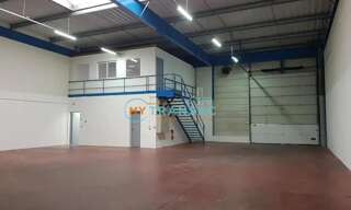 Local industriel  580 m² à louer à Noisiel (77186)