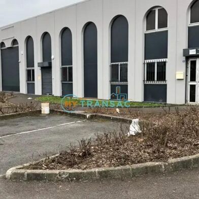 Local industriel  9183 €