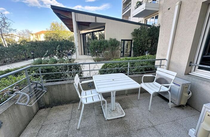 Appartement À Vendre Avignon Extra-Muros, résidence séniors, rez-de-chaussée, accès PMR, terrasse, parking, Climatisation réversible — photo 2