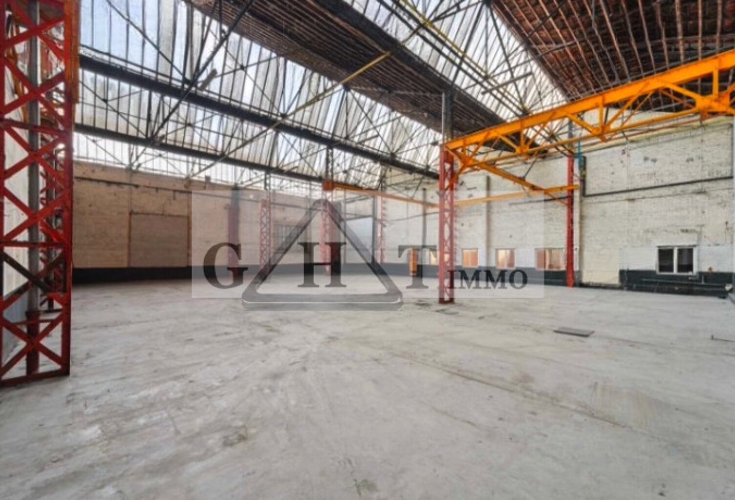 Entrepôt avec bureaux à louer — photo 1