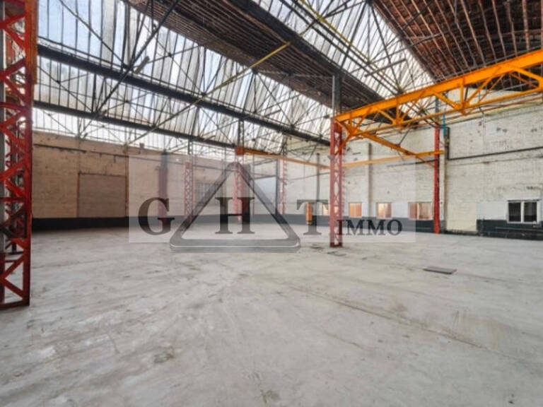 Entrepôt avec bureaux à louer — photo 1