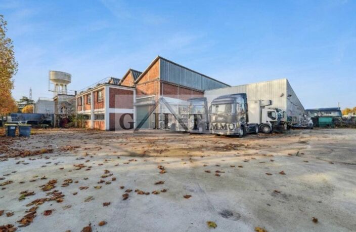 Entrepôt avec bureaux à louer — photo 2