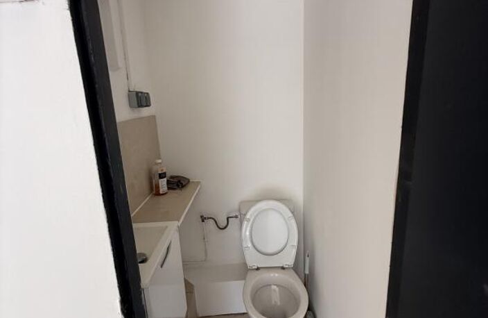 À Saint Gilles centre, à louer Local de 24m2 — photo 2