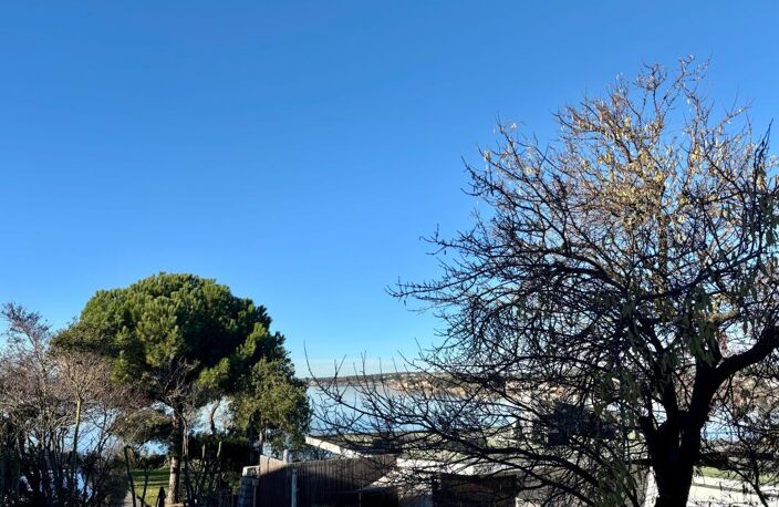 À VENDRE : T2, TERRASSE, PARKING et VUE ÉTANG — photo 2