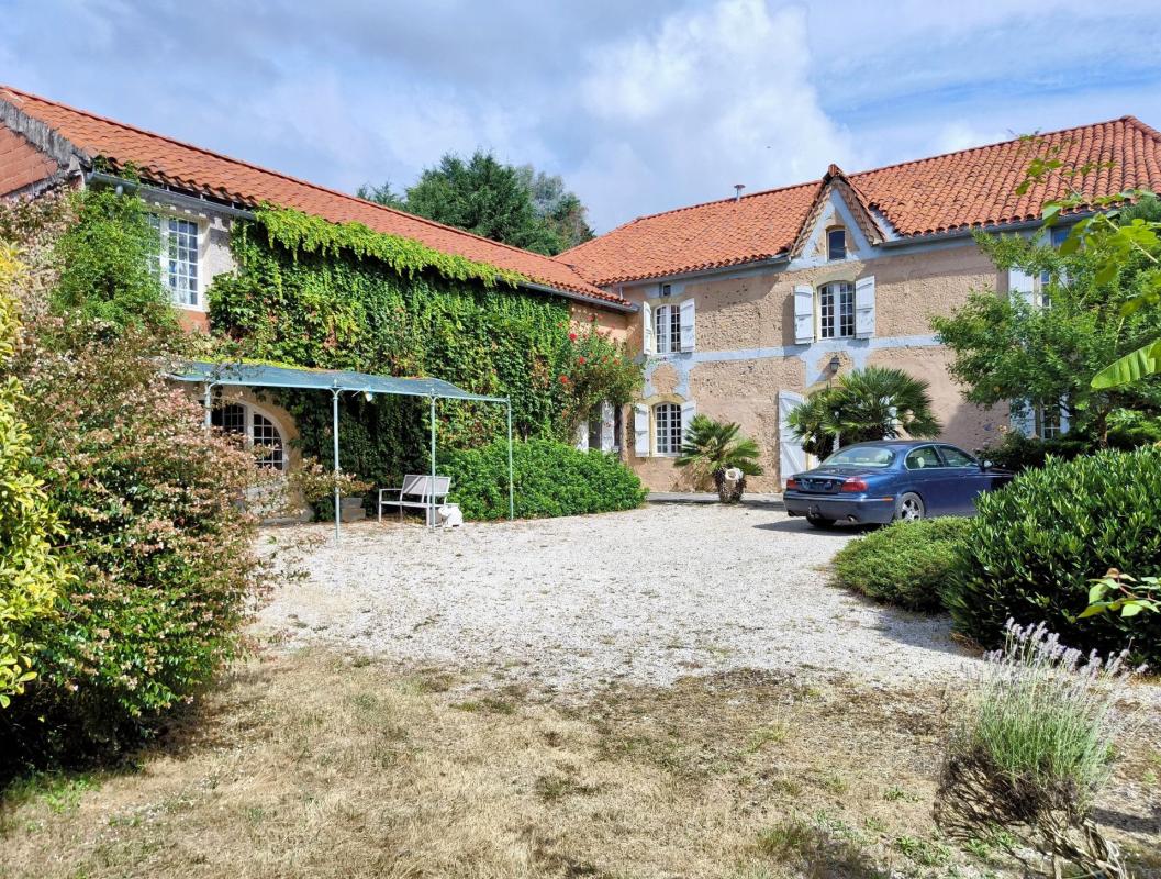 Villa / Maison  T12 à vendre Castelnau-Rivière-Basse 65700