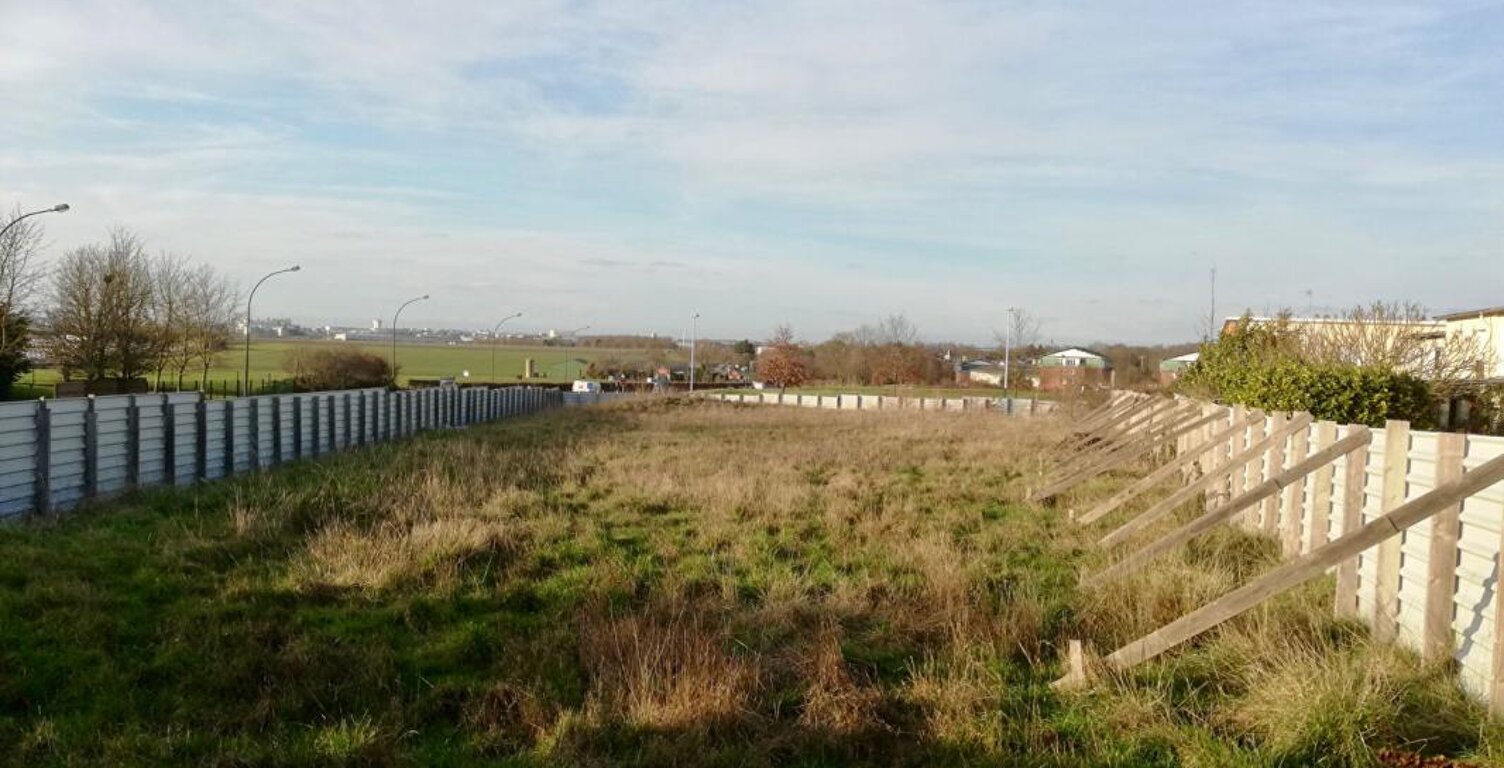 À VENDRE - Terrain constructible de 1 970 m² - Secteur Amiens — photo 1