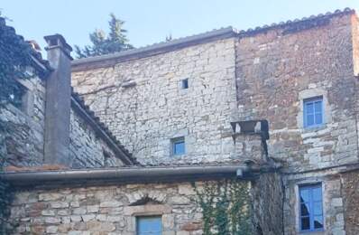 Les Vans (07140)ensemble comprenant trois maisons de village — photo du bien