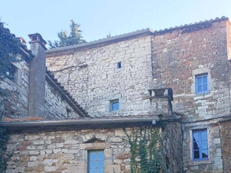 Les Vans (07140)ensemble comprenant trois maisons de village — photo 1