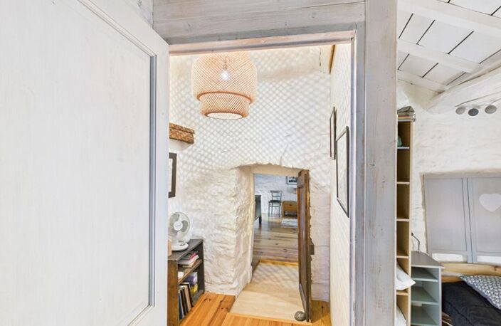 Les Vans (07140)ensemble comprenant trois maisons de village — photo 3