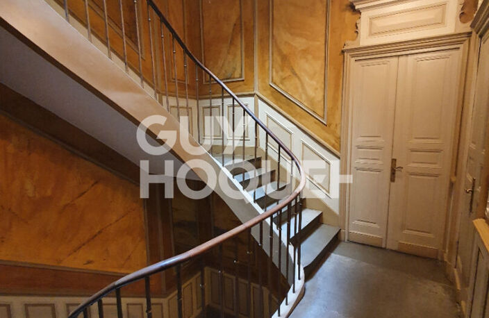 Immeuble R+5 POUR INVESTISSEUR - A vendre à PERPIGNAN (66000)  Place de la République - — photo 2