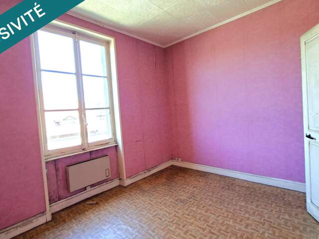 Appartement lumineux et traversant à rénover — photo du bien