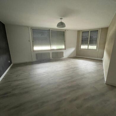 Appartement 4 pièces 890 €