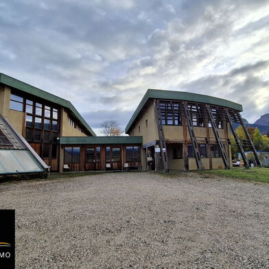 Local industriel 10 pièces 395000 €