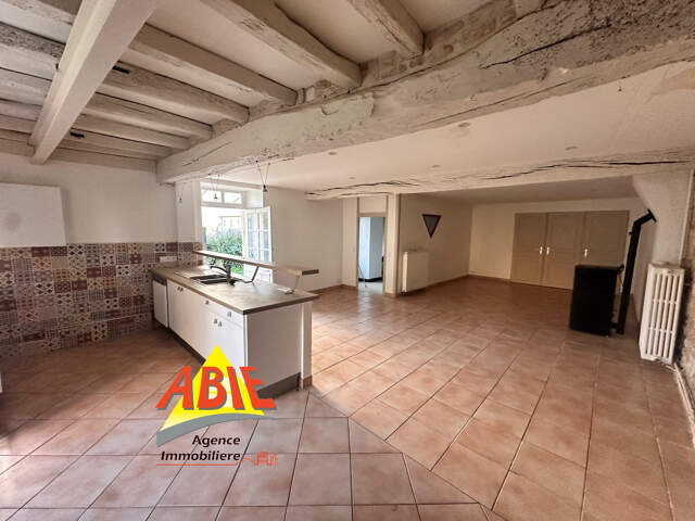 Maison en pierres bourg de Saint Pompain 158 m2 — photo du bien