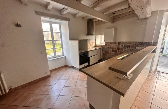 Maison en pierres bourg de Saint Pompain 158 m2 — photo 2