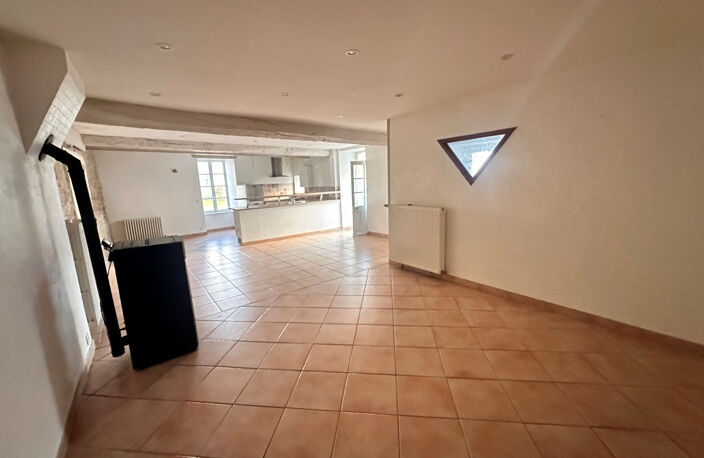 Maison en pierres bourg de Saint Pompain 158 m2 — photo 3