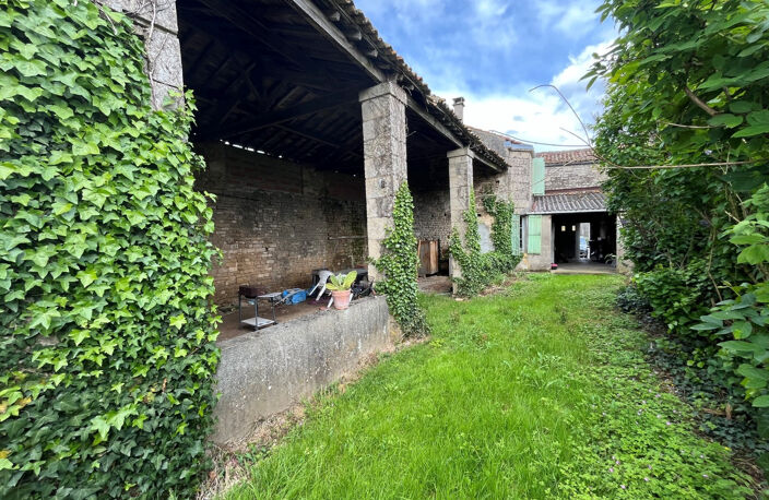 Maison en pierres bourg de Saint Pompain 158 m2 — photo 5