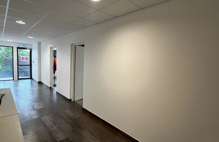 A LOUER - Plateau de bureaux 200m2 - CASTANET-TOLOSAN — photo 3