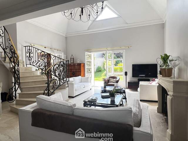 Maison - 190m² - Thiais — photo du bien