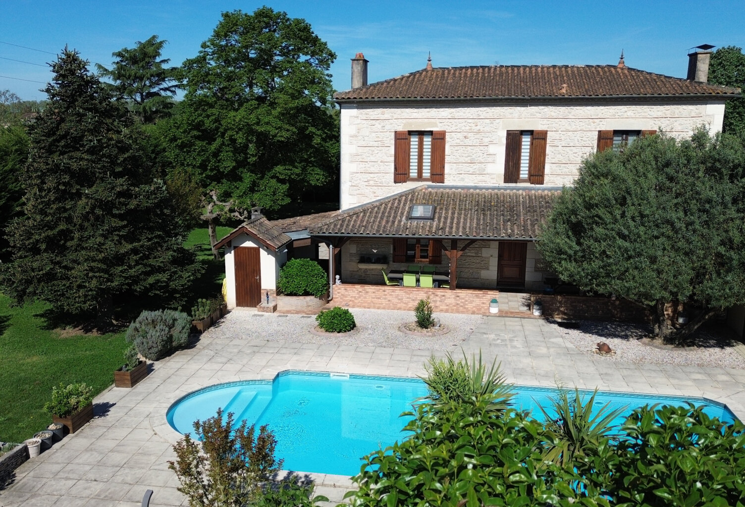 Maison en pierre et avec un appartement indépendant — photo 1