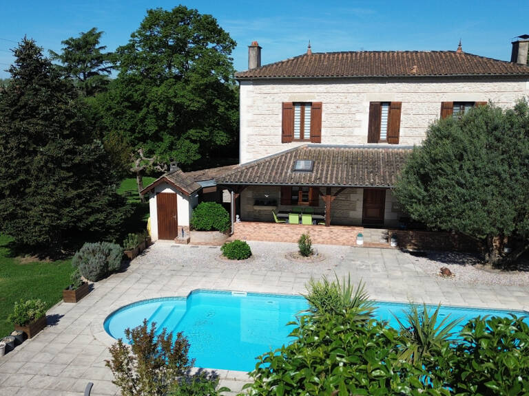 Maison en pierre et avec un appartement indépendant — photo 1