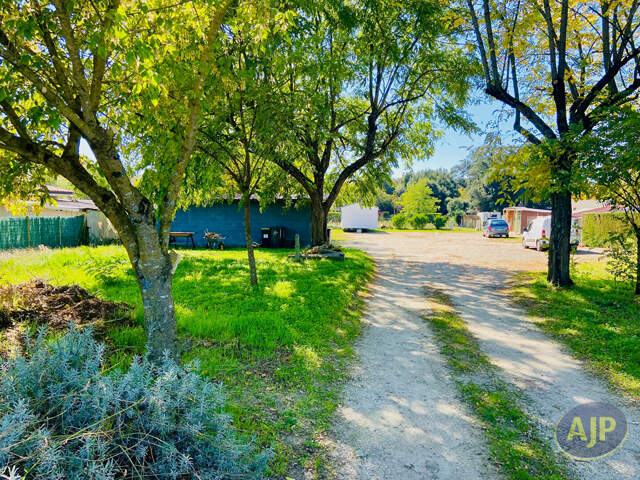 Terrain à bâtir Lesparre Medoc 830 m2 — photo du bien