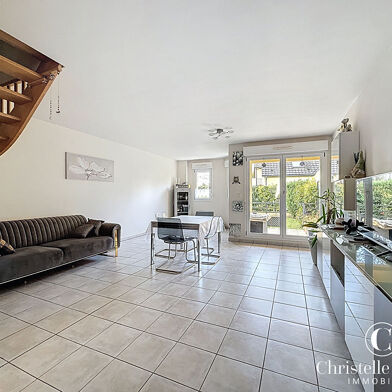 Appartement 5 pièces 328600 €