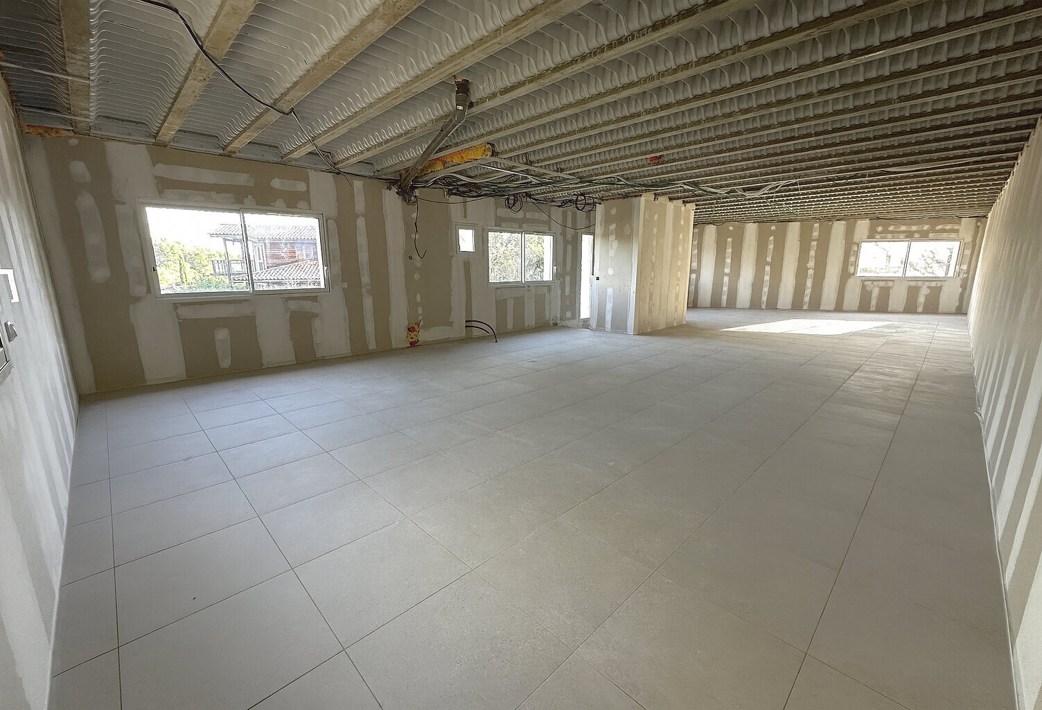 Local professionnel 100m²- SAINT GÉLY — photo 1