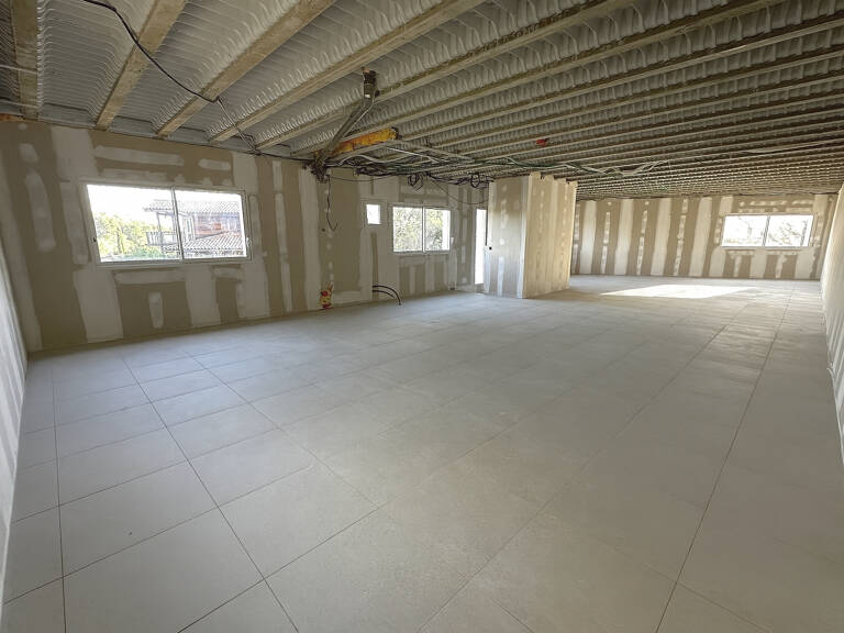Local professionnel 100m²- SAINT GÉLY — photo 1