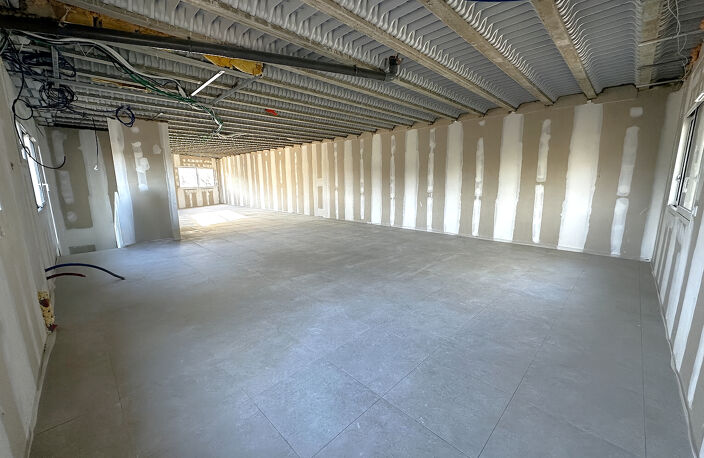 Local professionnel 100m²- SAINT GÉLY — photo 2