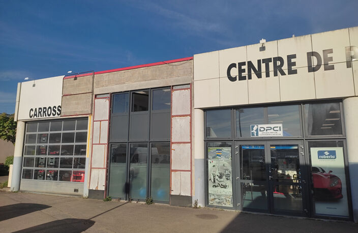 AUXERRE - 9 RUE DU MOULIN DU PRESIDENT - BATIMENT DE 370M²  - TERRAIN DE 772M²- PARKING — photo 2