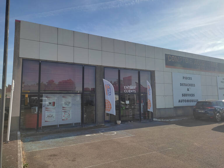AUXERRE - 9 RUE DU MOULIN DU PRESIDENT - BATIMENT DE 520M²  - TERRAIN DE 1027M² - PARKING — photo 1