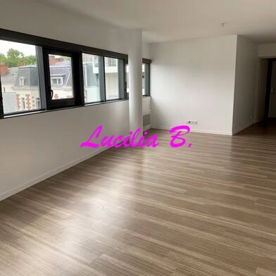 Appartement 3 pièces 910 €