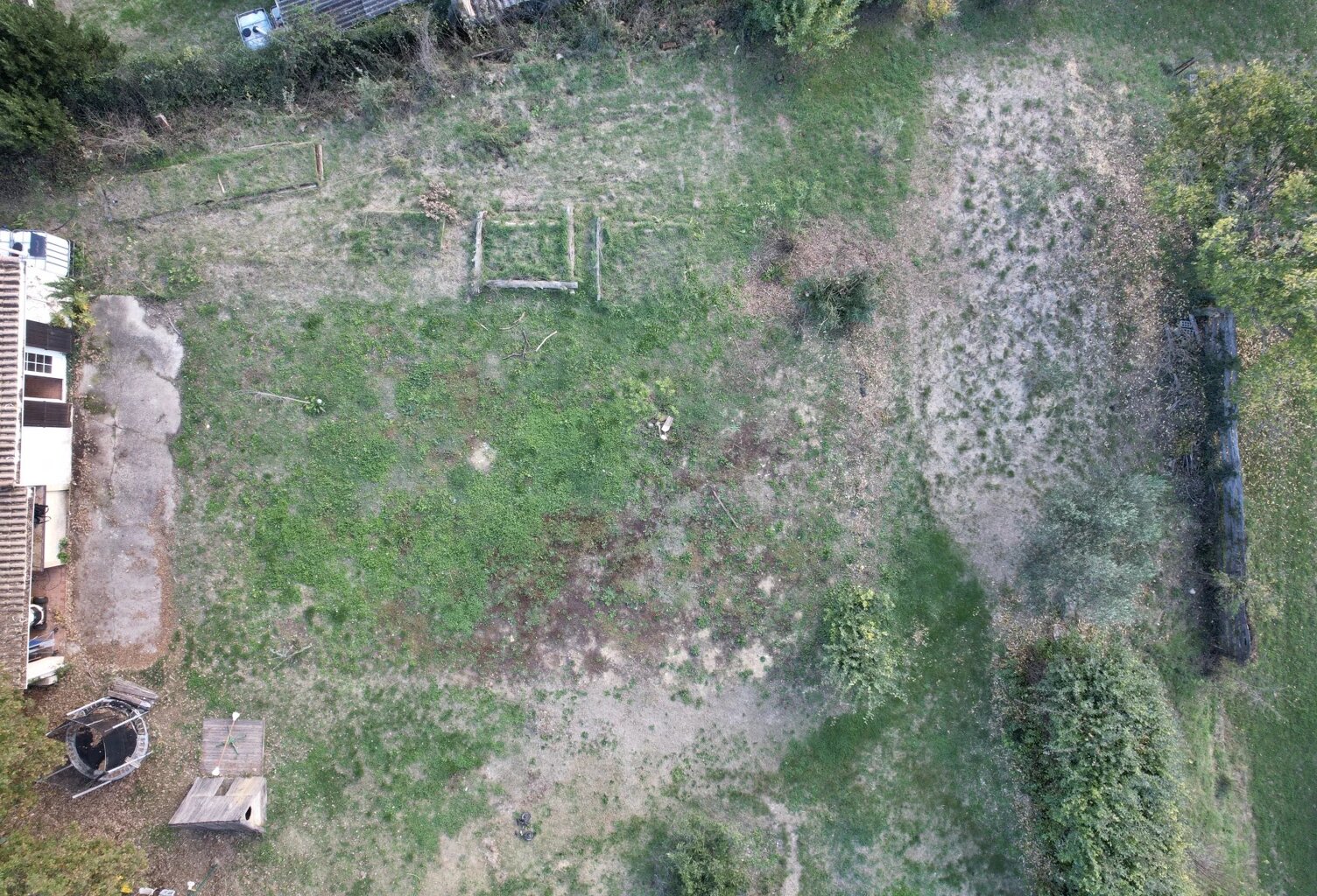 Terrain constructible de 805 m² et terrain naturel attenant — photo 1