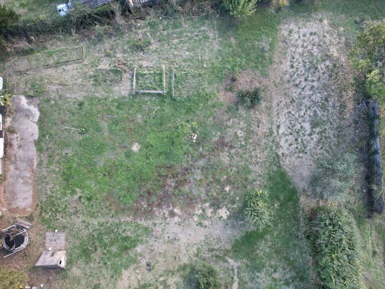 Terrain constructible de 805 m² et terrain naturel attenant — photo 1