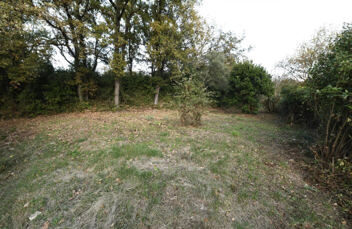 Terrain constructible de 805 m² et terrain naturel attenant — photo 2