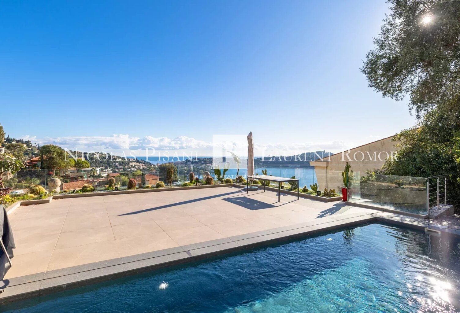 Villa contemporaine avec piscine rooftop et vue panoramique — photo 1