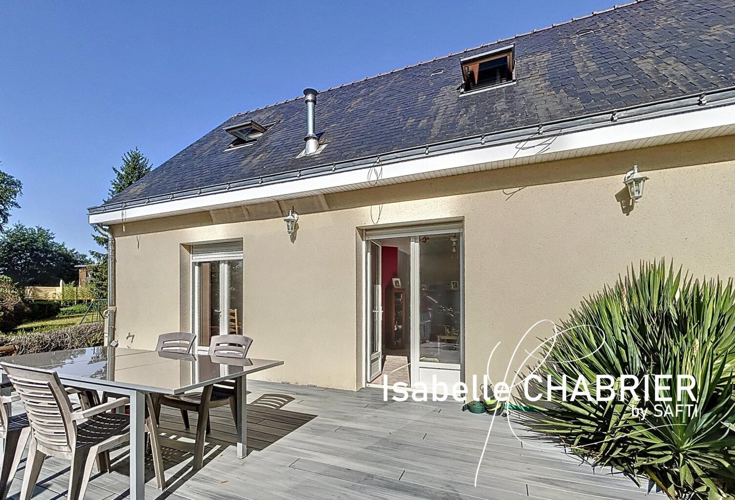 NOTRE DAME DU PÉ, MAISON AVEC BEAU TERRAIN ARBORÉ — photo 1