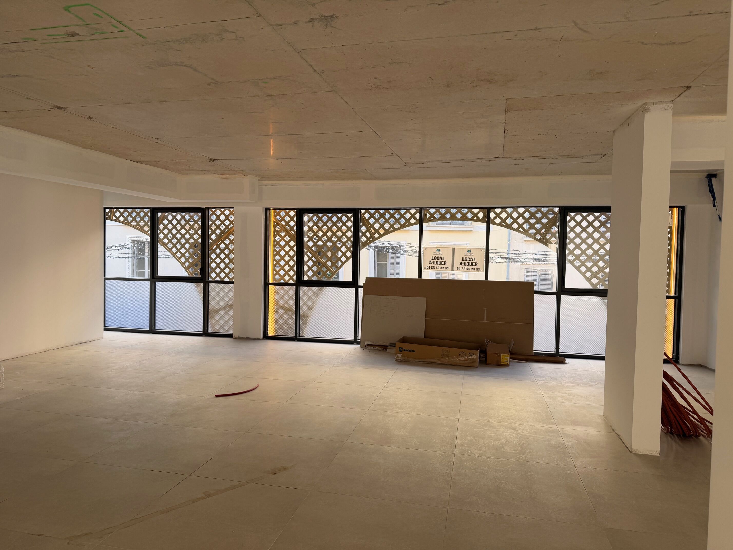 Bureau  à louer Hyères 83400