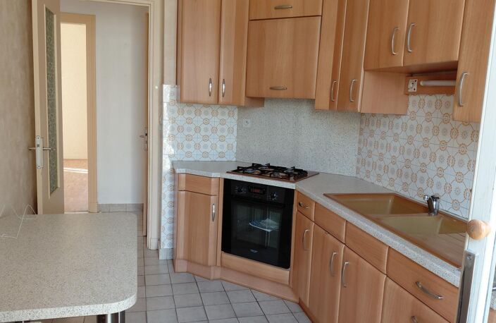 Vente appartement 3 pièces 65 m² Roanne (42300) — photo 4