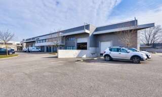 Commerce  1032 m² à louer à Saint-Priest (69800)