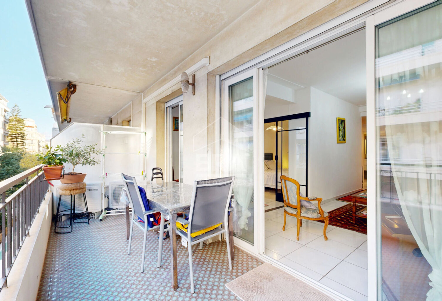 NICE - FLEURS : GRAND 2 PIÈCES AVEC TERRASSE — photo 1