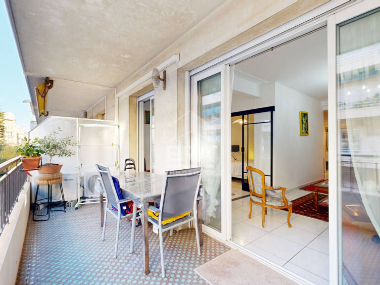 NICE - FLEURS : GRAND 2 PIÈCES AVEC TERRASSE — photo 1