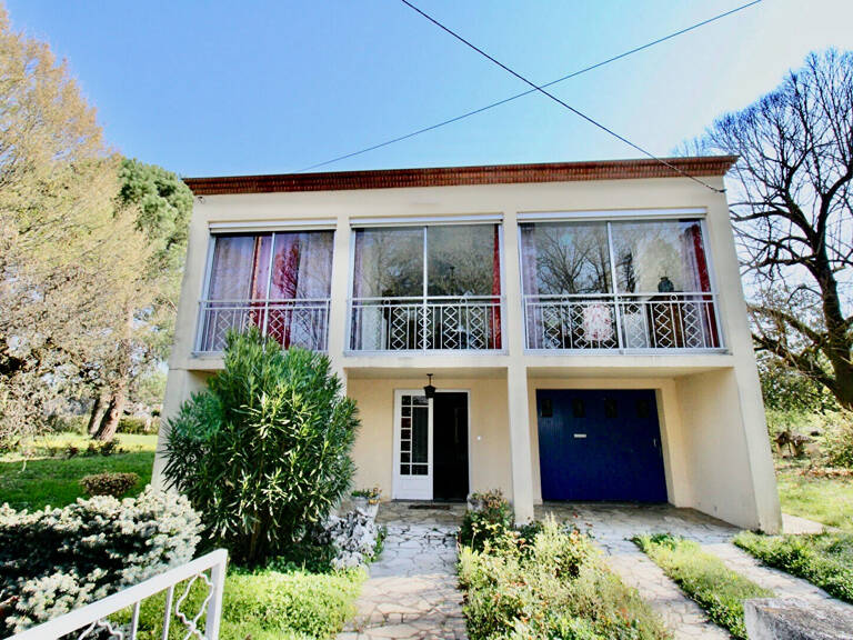 Secteur CASTELMORON-SUR-LOT, dans un secteur résidentiel à proximité des commerces, cette maison vous offre pas moins de 179,31 m² habitables avec un jardin d'environ 1 819 m² ! Obtention d'un certificat d'urbanisme validé pour détacher un terrain constru — photo 1
